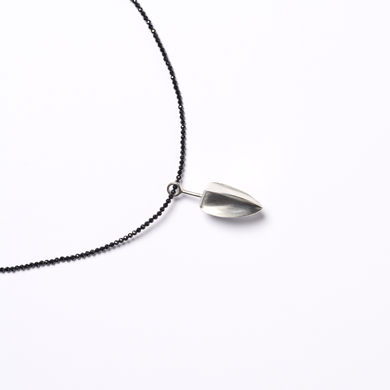 Anhänger Schote an Spinellkette