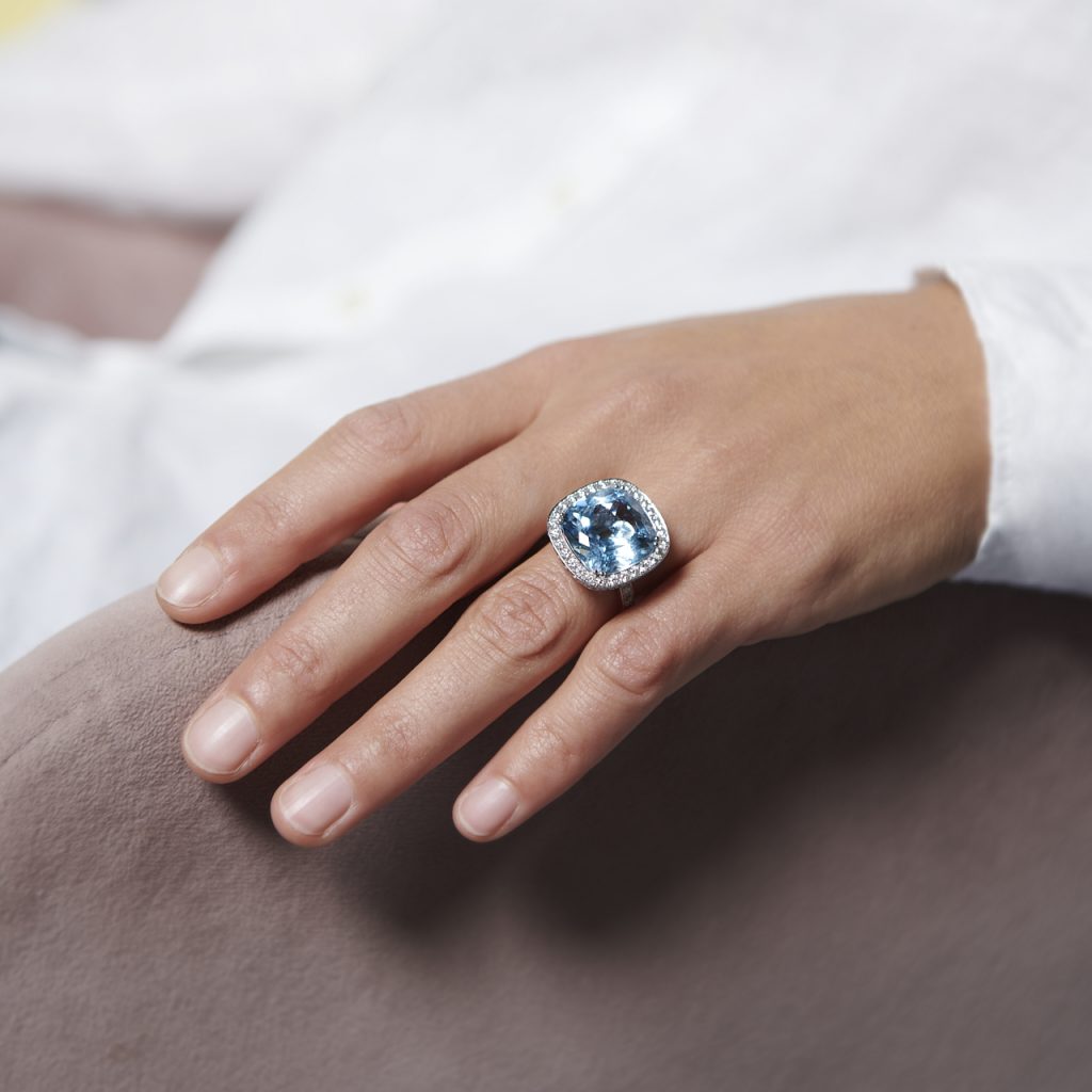 Ring "Lady Luck" von Elmar Grupp, mit Aquamarin und Diamanten Ring "Lady Luck" von Elmar Grupp, mit Aquamarin und Diamanten