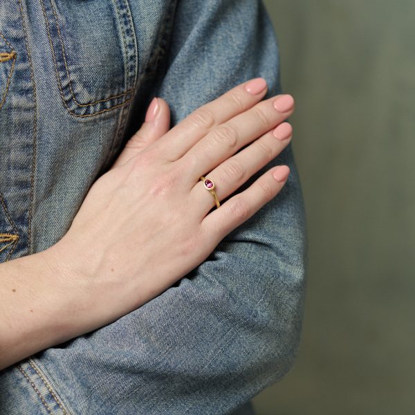 Goldener Ring mit rotem Spinell – Bild 2