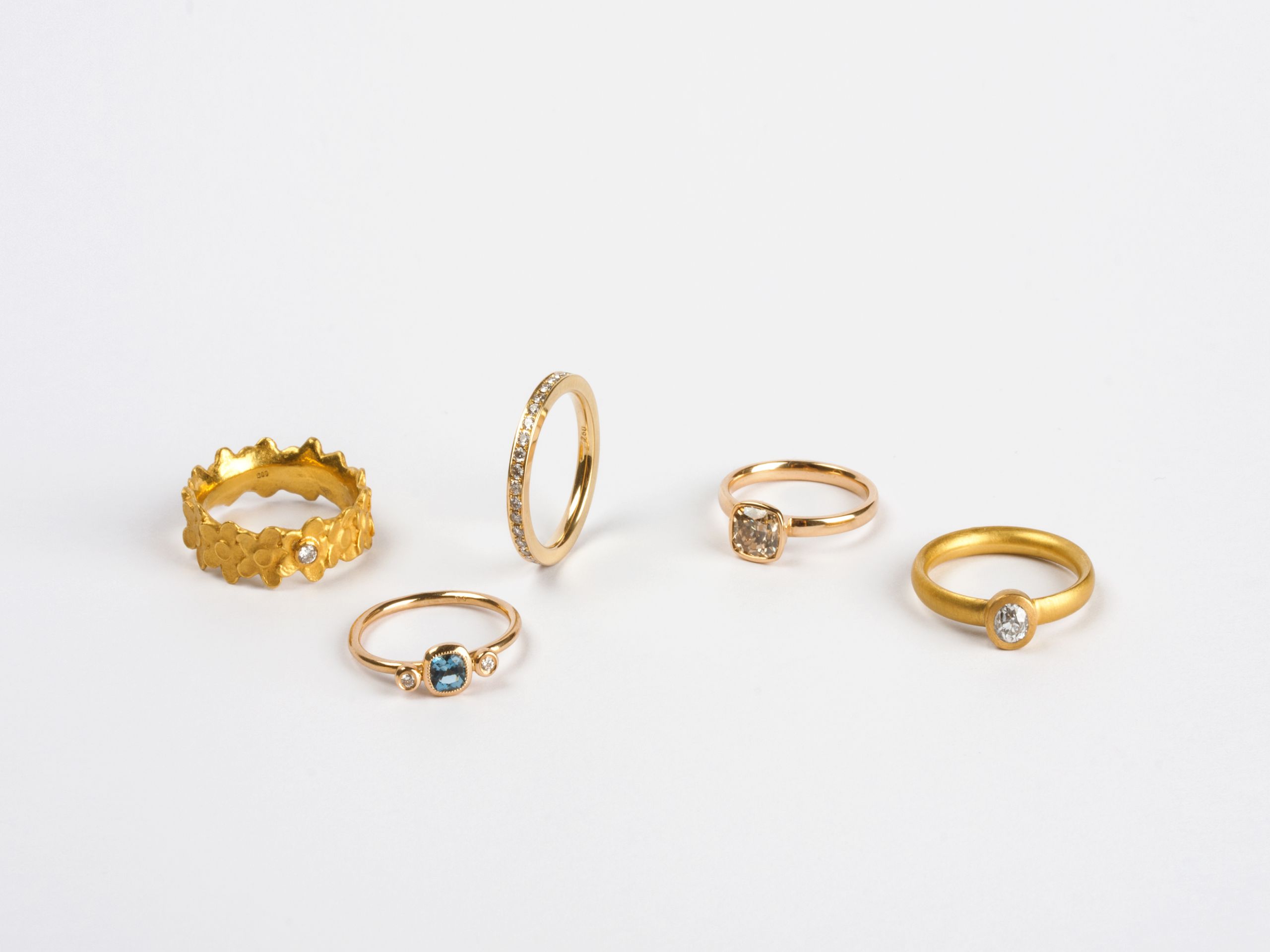 Ringe-Gelbgold-Steine-Ehering-Verlobungsring