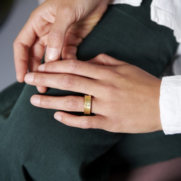 Ring aus Gelbgold mit 4 Brillanten – Bild 2