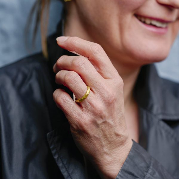 Ring "Facets" in Gold – Bild 2