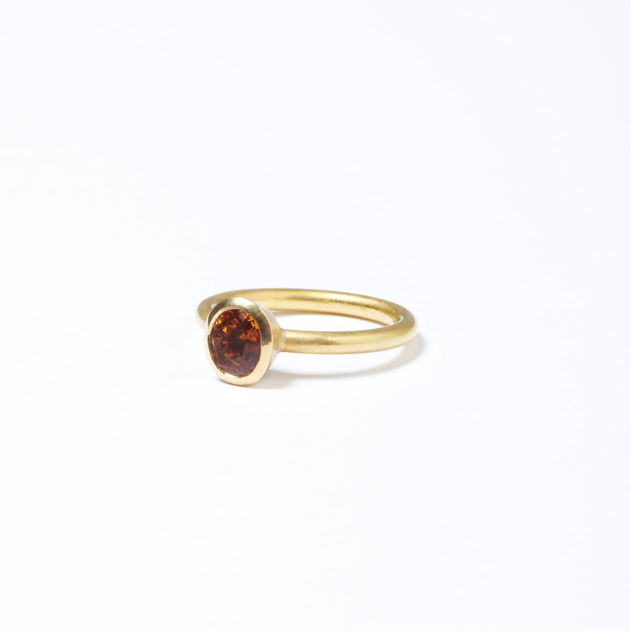Goldring mit Mandarin Granat
