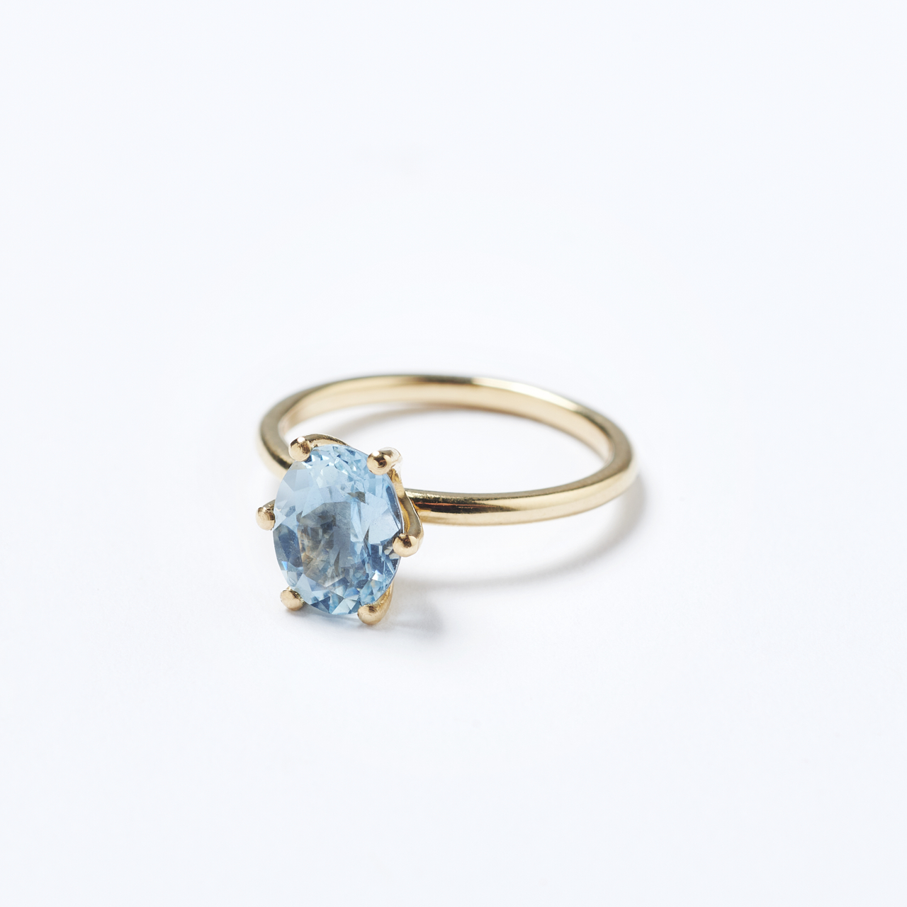 Ring mit facettiertem Aquamarin