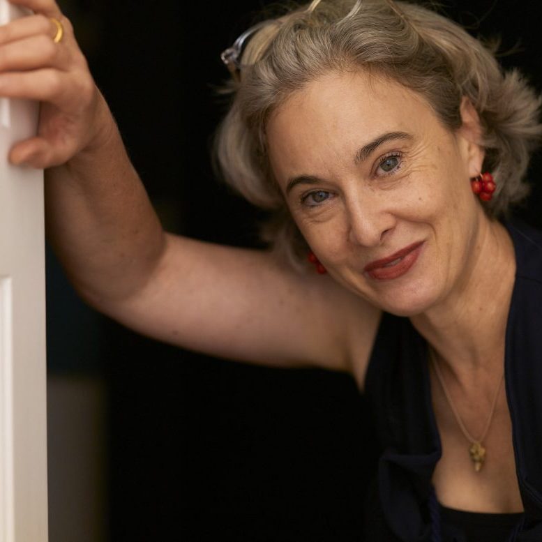 Brigitte Scheytt, Ohrringe und Anhänger von Catherine Martin 