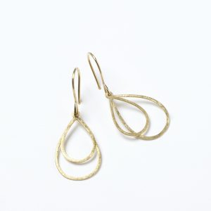 Goldene Ohrringe Loop
