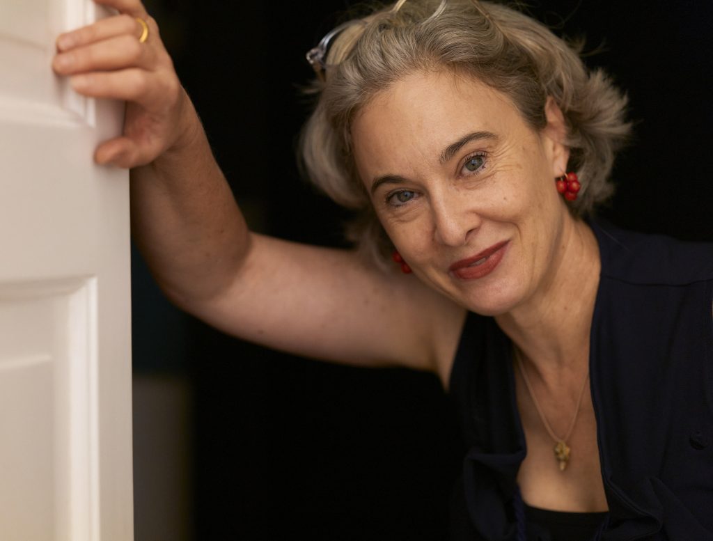 Brigitte Scheytt, Ohrringe und Anhänger von Catherine Martin 