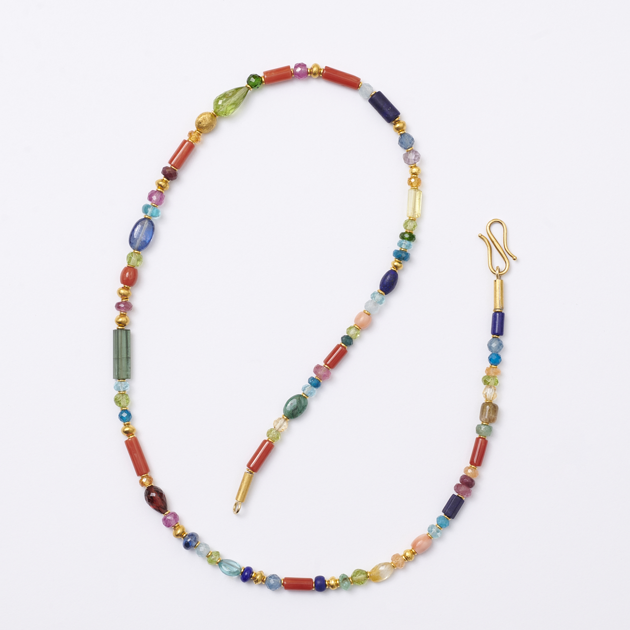 Kette mit bunten Steinen