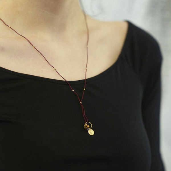 Nylonkette Turmaline und Safire, Goldplättchen mit Herz – Bild 2