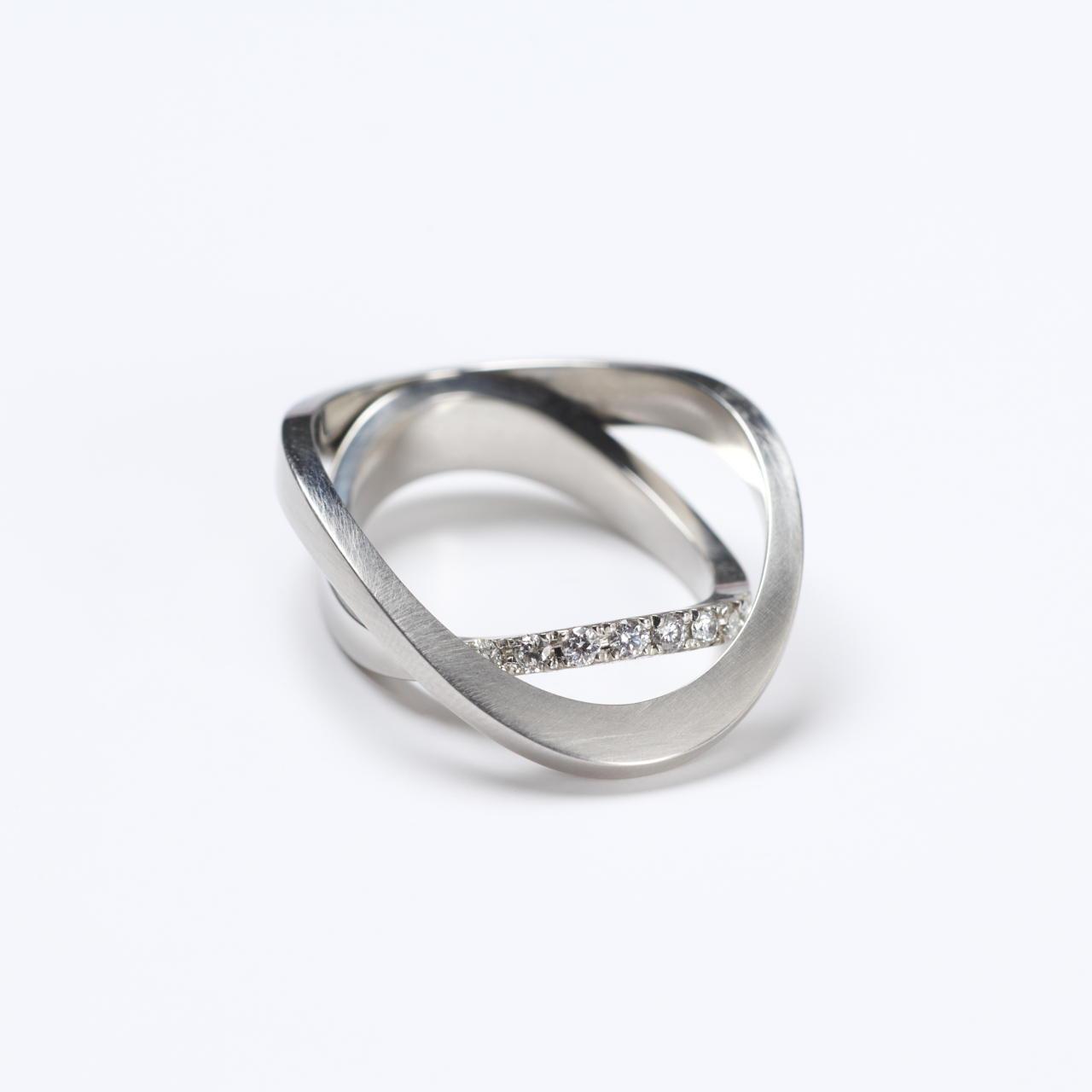 Platinring NIKA mit 9 Brillanten
